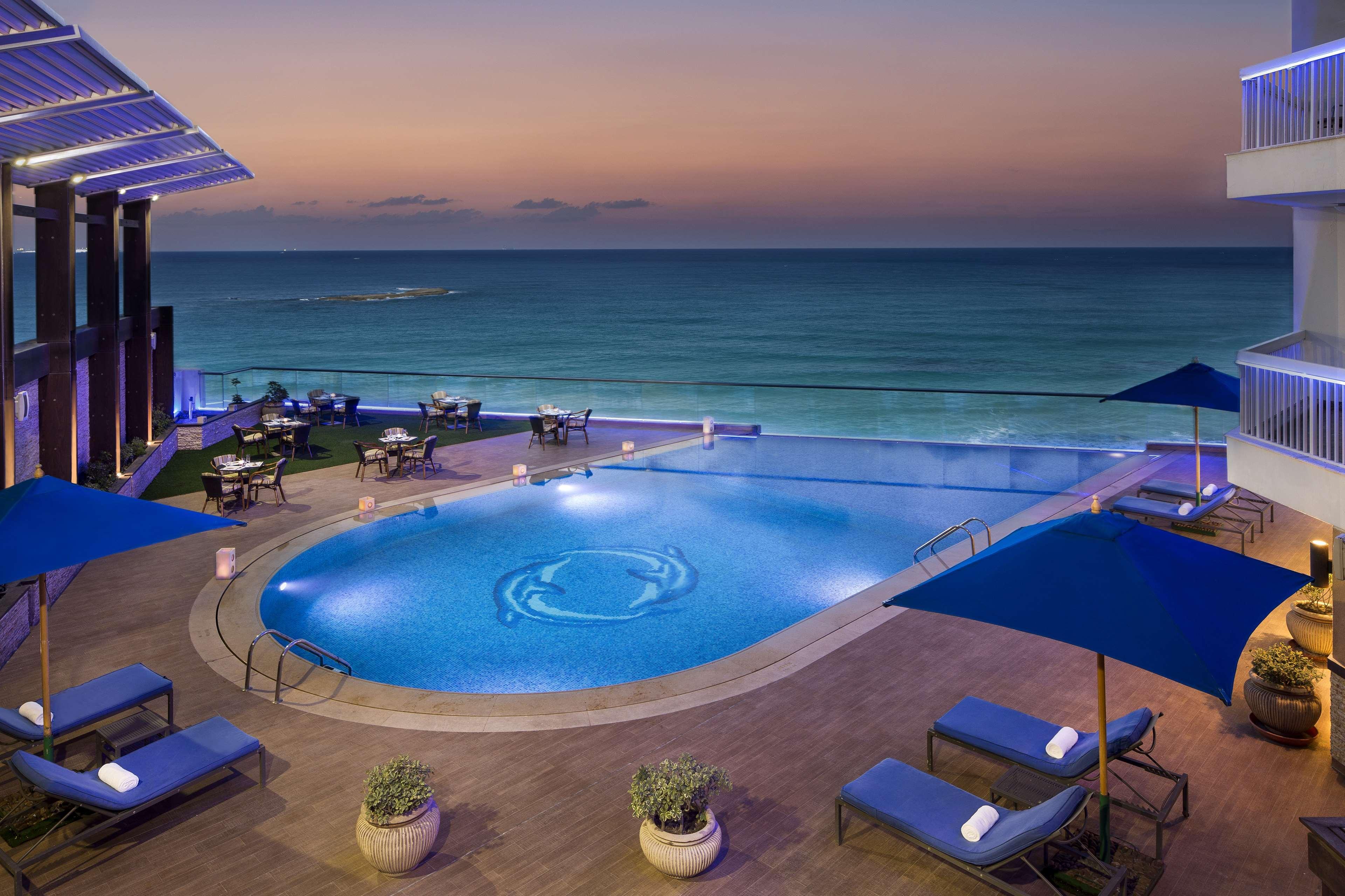 Hotel Hilton Alexandria Corniche Einrichtungen foto The pool at the hotel