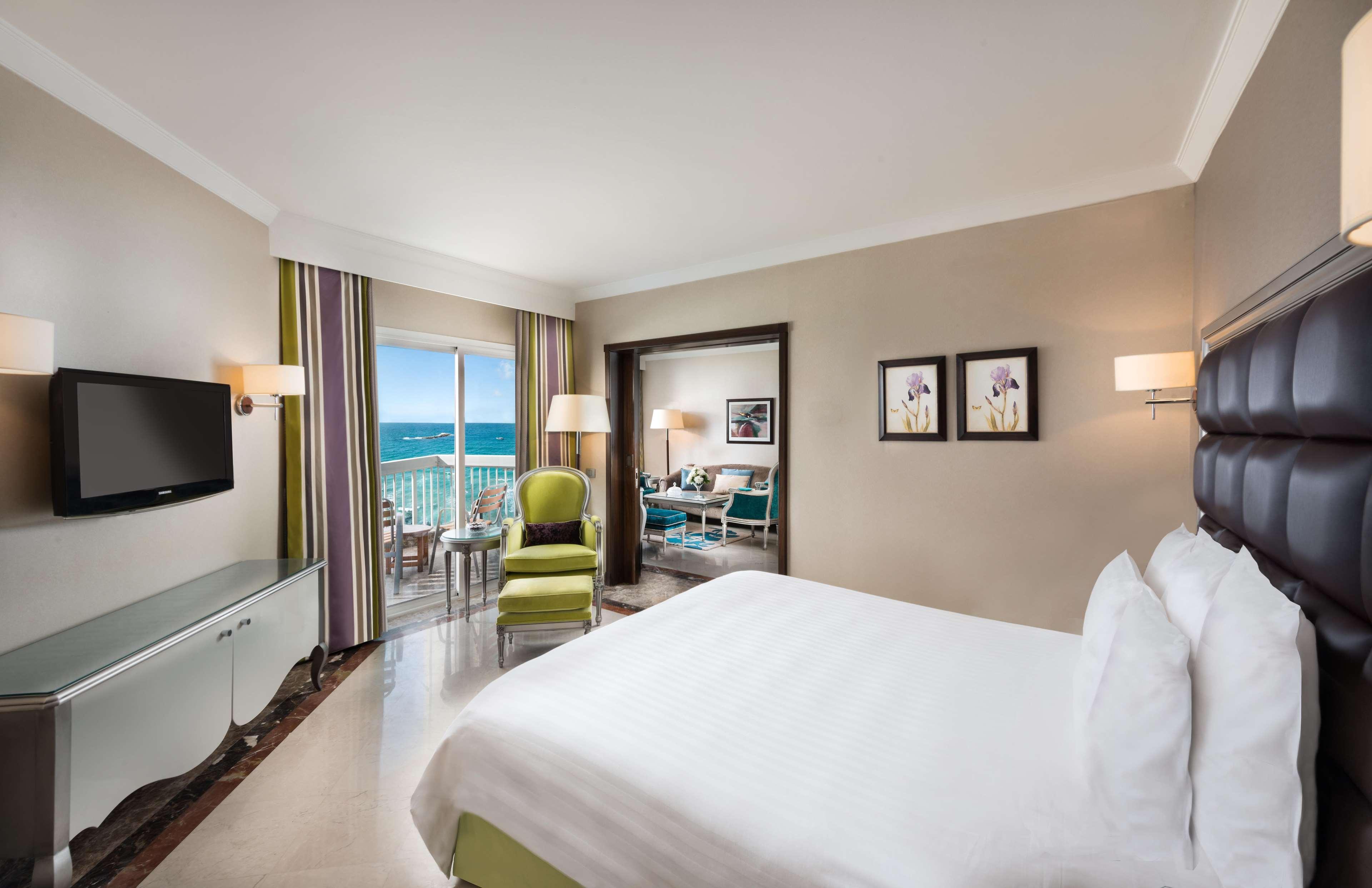 Hotel Hilton Alexandria Corniche Exterior foto Deluxe Room