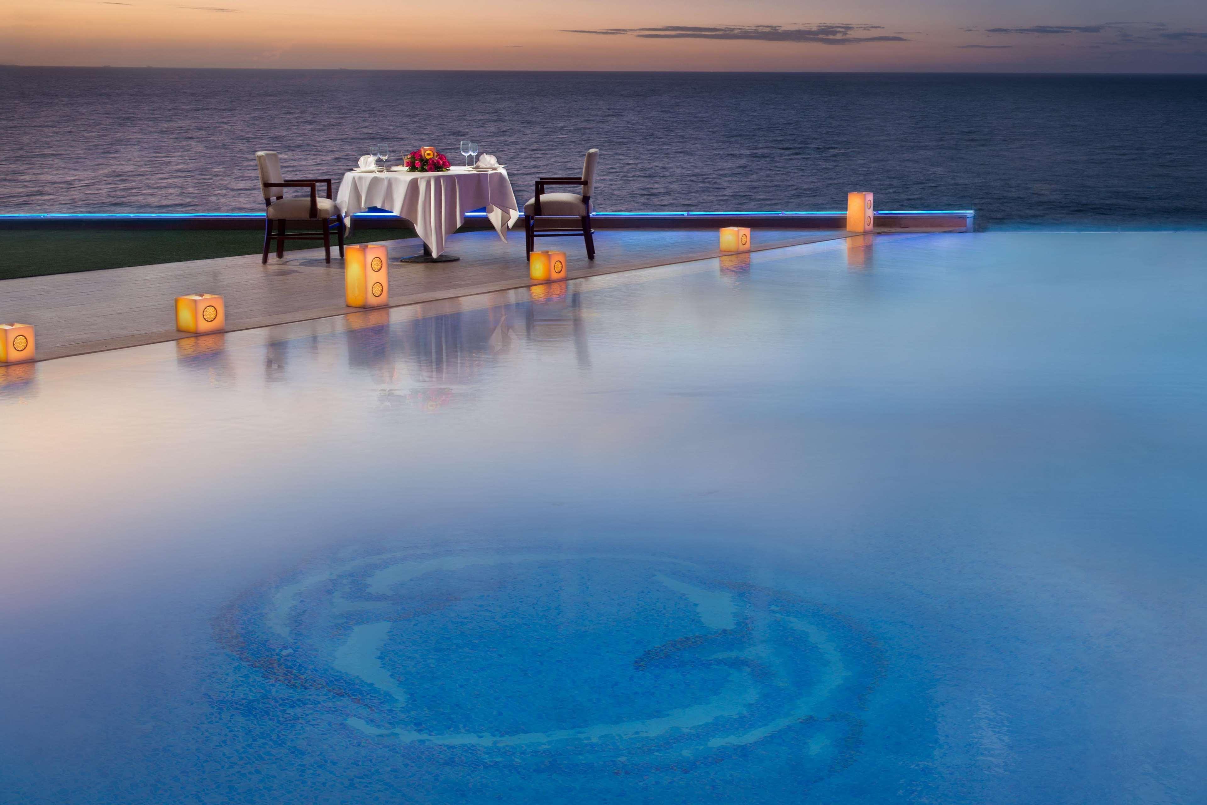 Hotel Hilton Alexandria Corniche Exterior foto Infinity pool at the Four Seasons Resort, Maldives