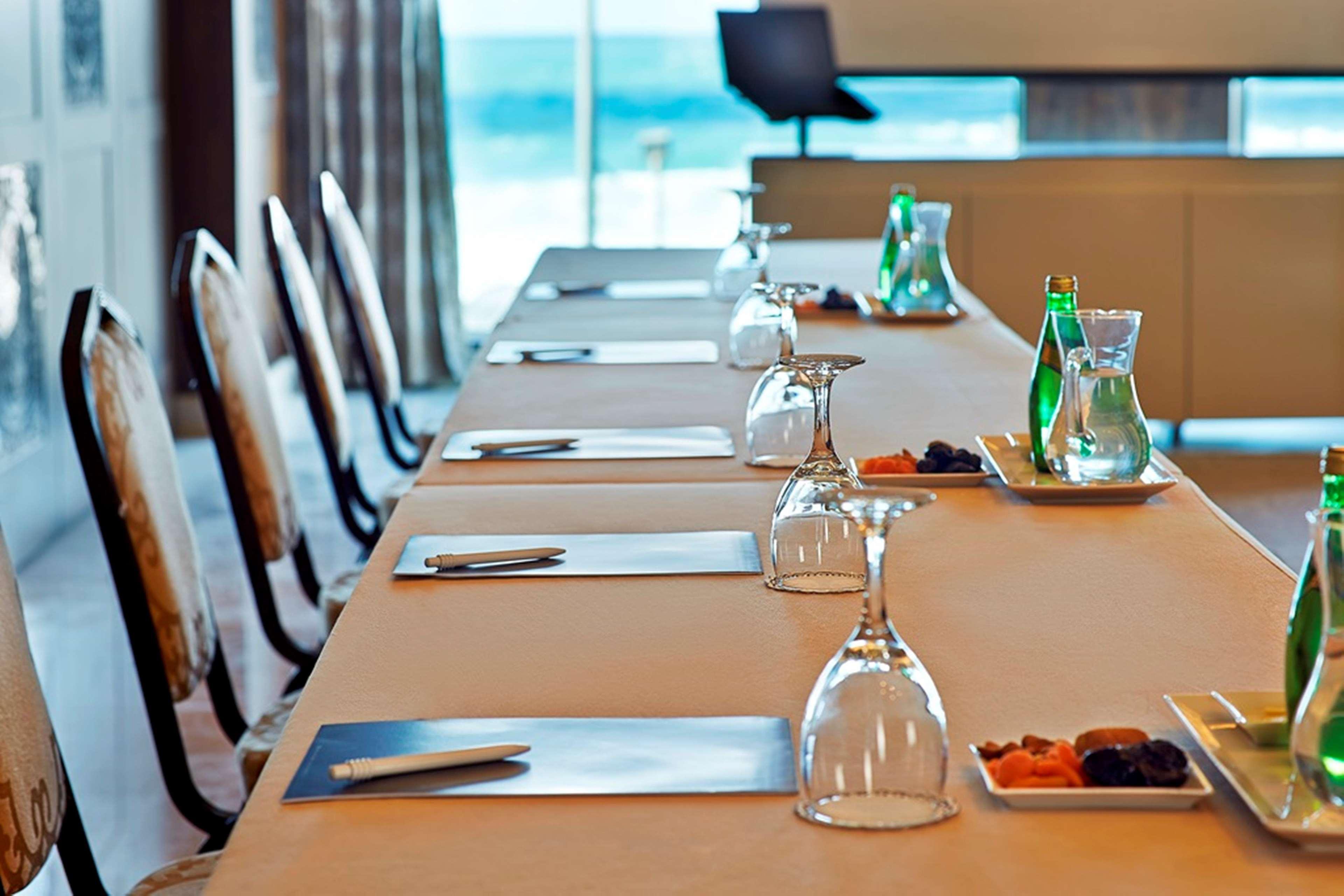 Hotel Hilton Alexandria Corniche Exterior foto Meeting room