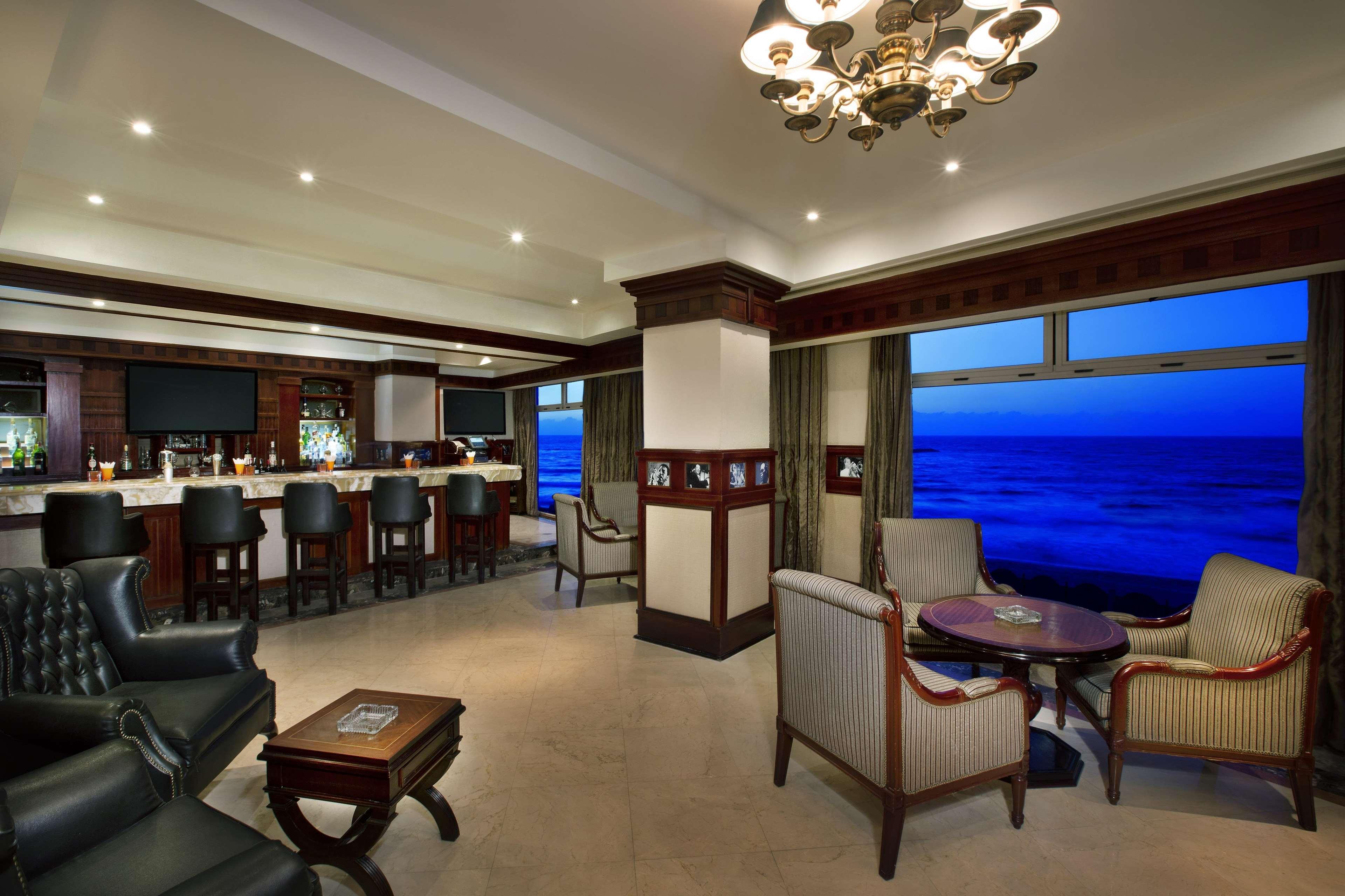 Hotel Hilton Alexandria Corniche Exterior foto The Club Lounge at the airport