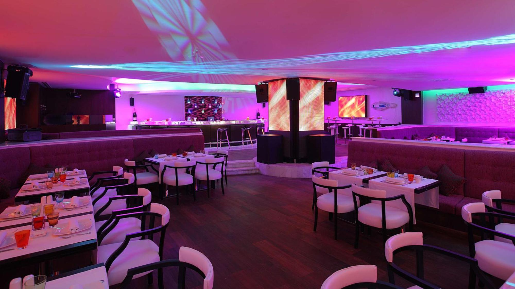 Hotel Hilton Alexandria Corniche Exterior foto The interior of the nightclub