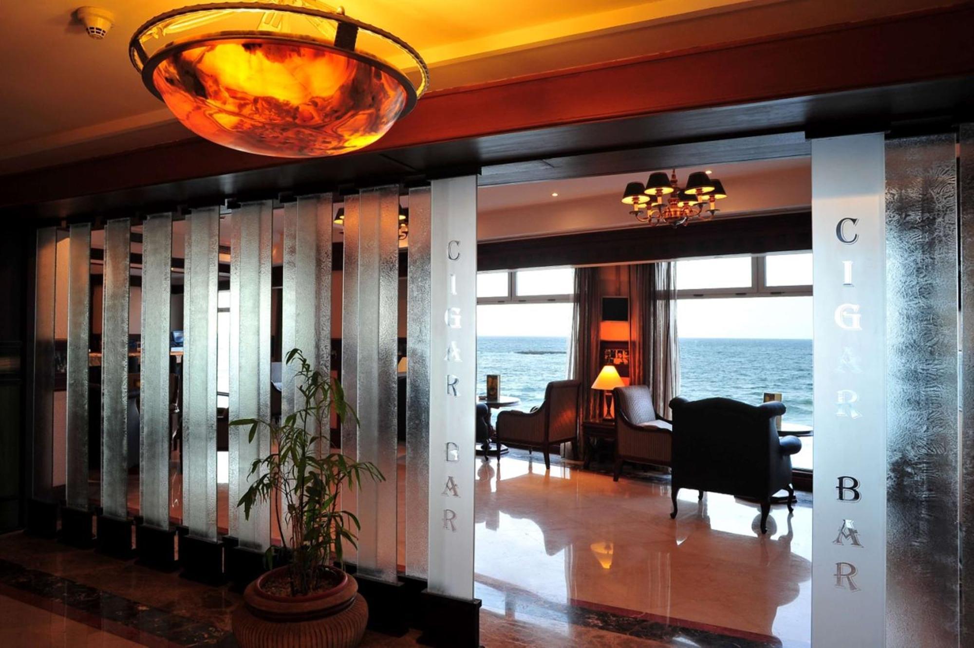 Hotel Hilton Alexandria Corniche Exterior foto Interior of the hotel