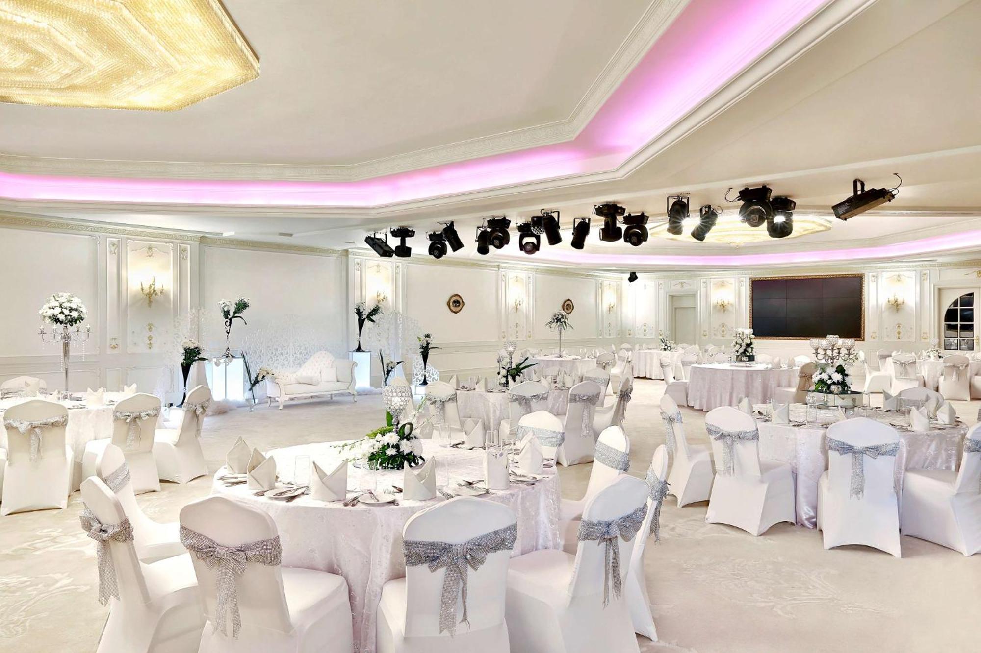 Hotel Hilton Alexandria Corniche Exterior foto A wedding reception