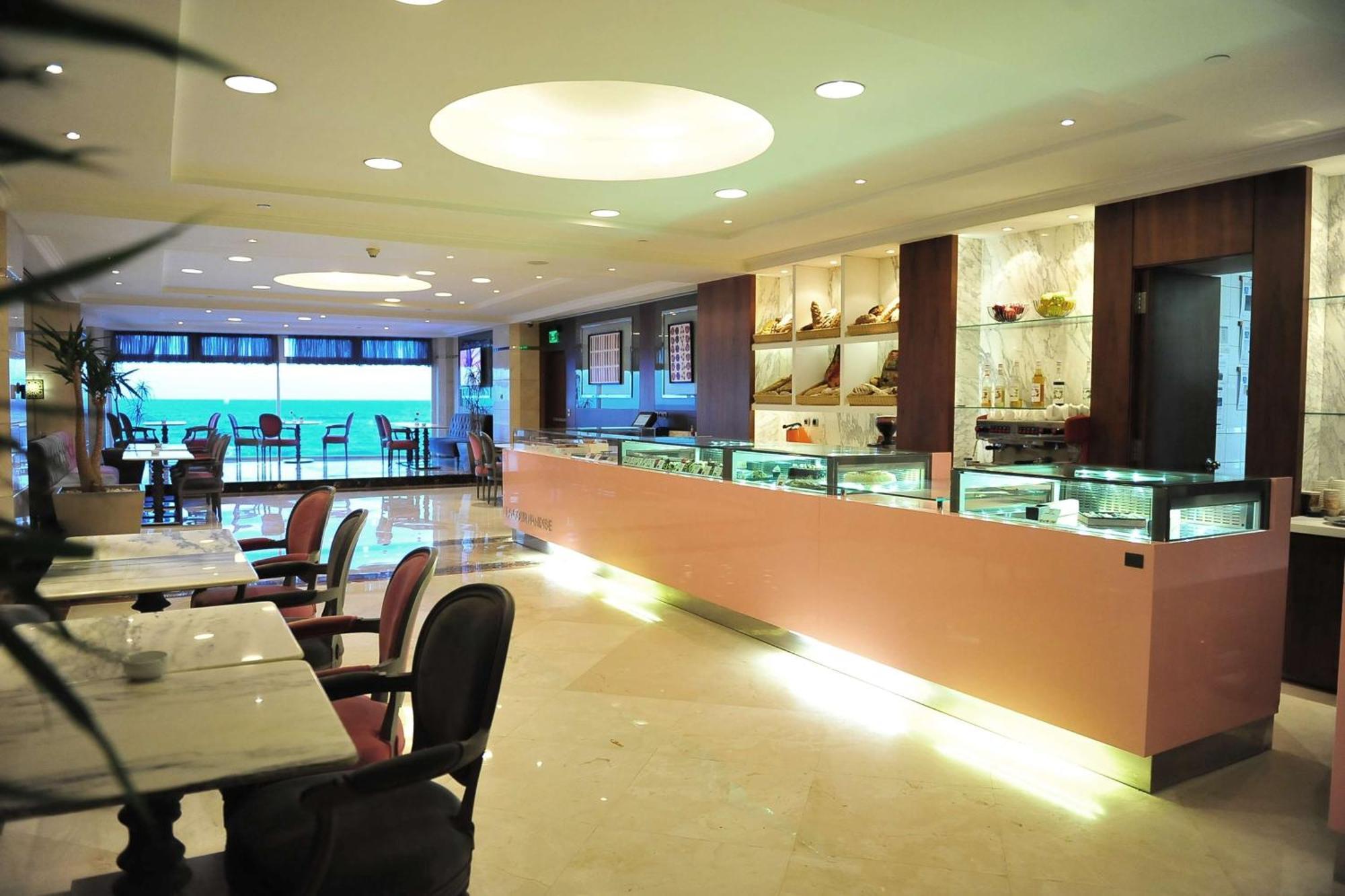 Hotel Hilton Alexandria Corniche Exterior foto The lobby of the hotel