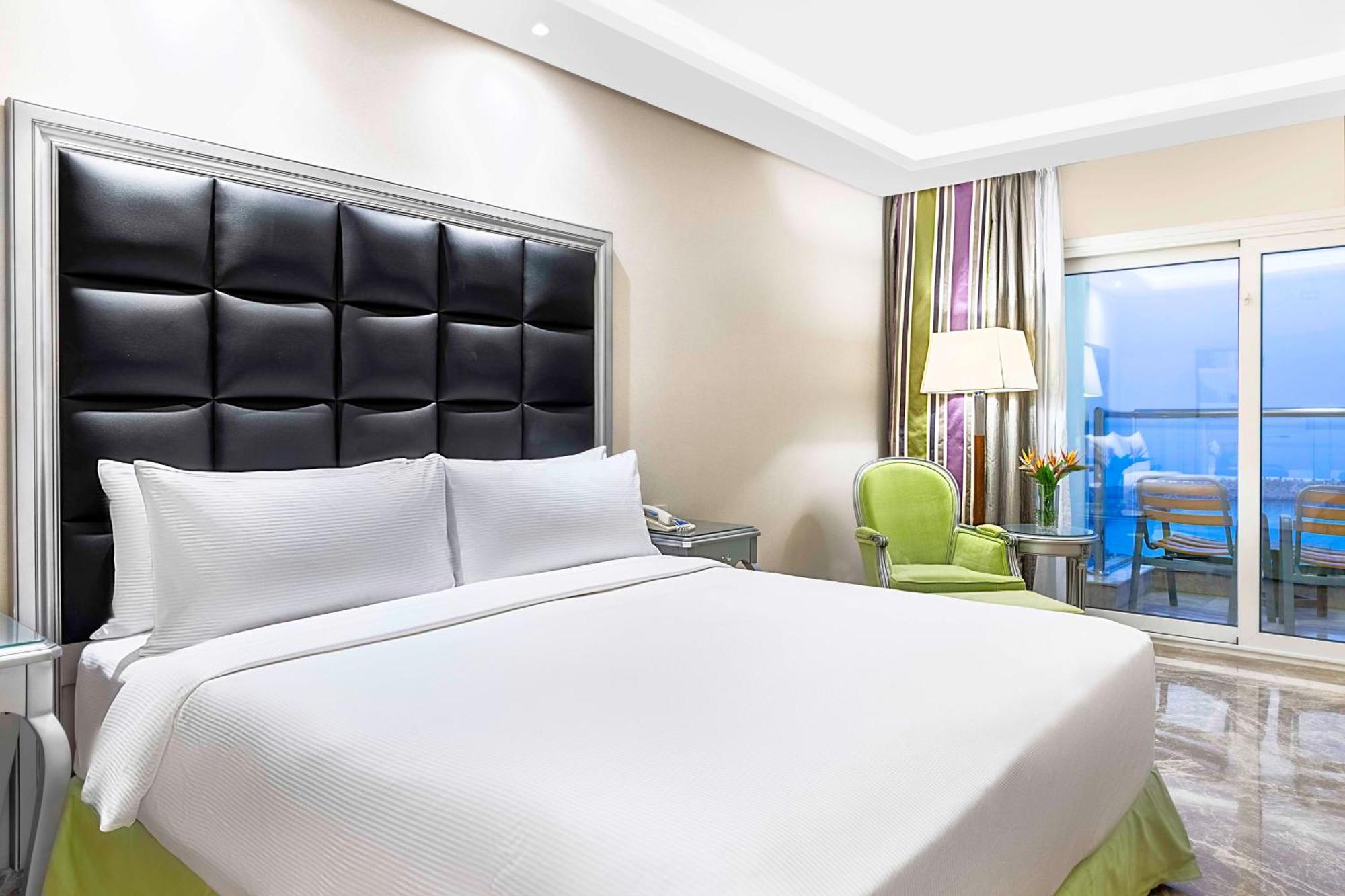 Hotel Hilton Alexandria Corniche Exterior foto Deluxe room