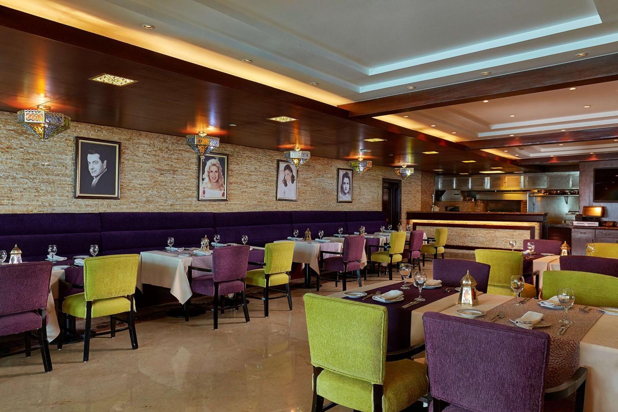 Hotel Hilton Alexandria Corniche Exterior foto The interior of the restaurant
