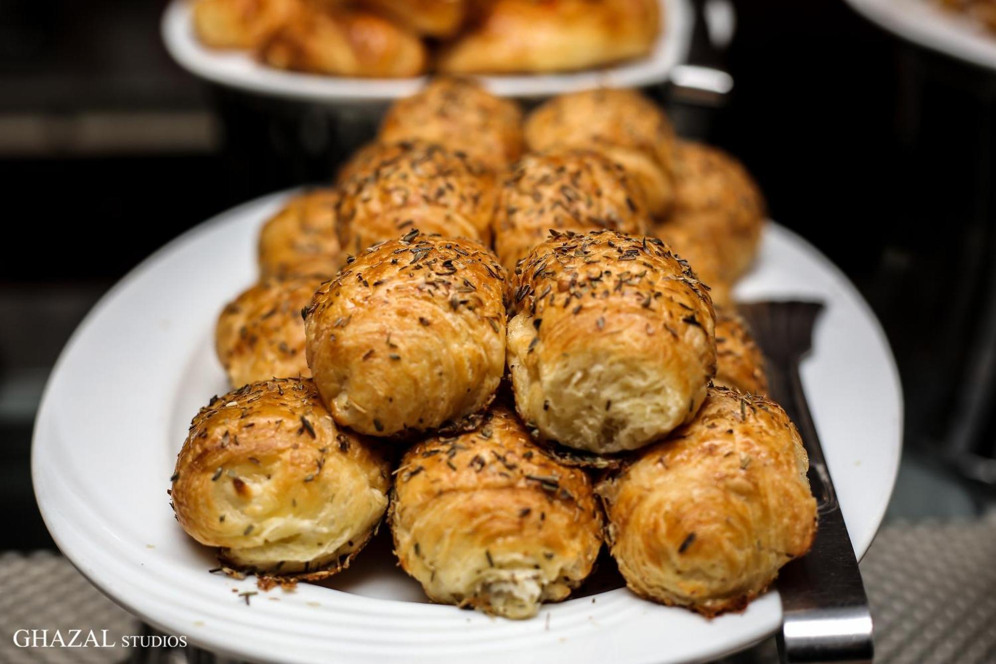 Hotel Hilton Alexandria Corniche Exterior foto A plate of cheese-filled ghapama